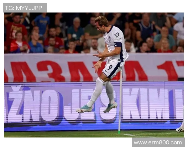 足球明星带球突破瞬间展现技巧与速度的完美结合